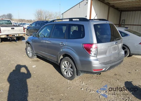 2011 Subaru Forester 2.5X Premium z USA, uszkodzony, nr VIN JF2SHBDC8BH710481